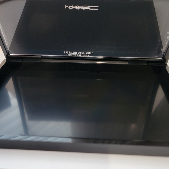 MAC Pro Palette *LARGE/SINGLE* Magnetic Black Case / EMPTY / New in box - Picture 3 of 6